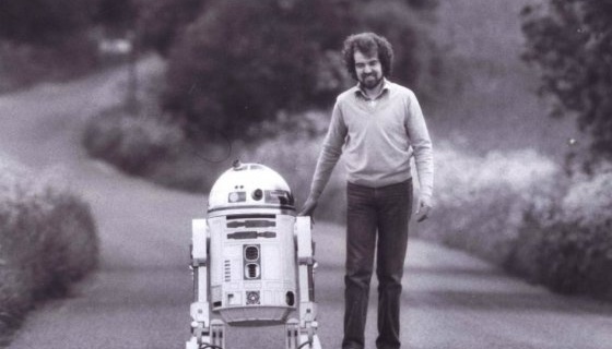 Tony Dyson, 'padre' de R2-D2 de Star Wars, foto vía El País