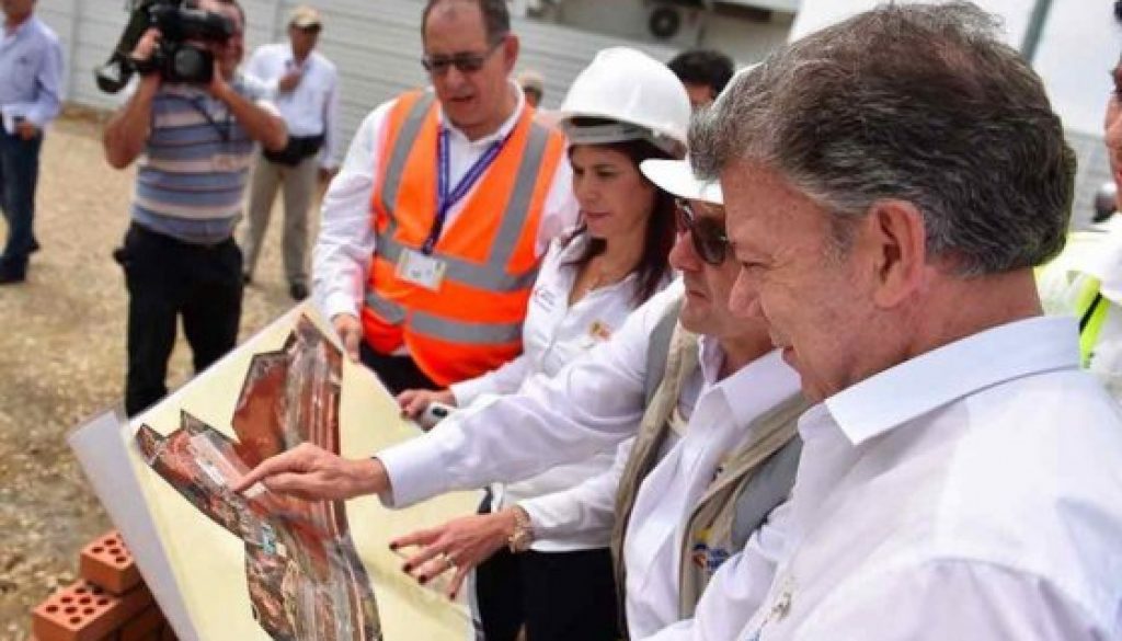 presidente Juan Manuel Santos puso la primera piedra de la ampliación de la terminal de pasajeros del Aeropuerto de Palonegro, foto vía El Espectador