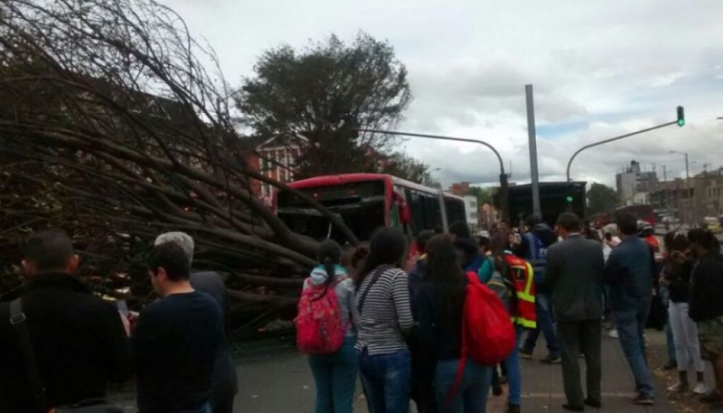 Accidente TransMilenio foto vía Emergencias Bogotá