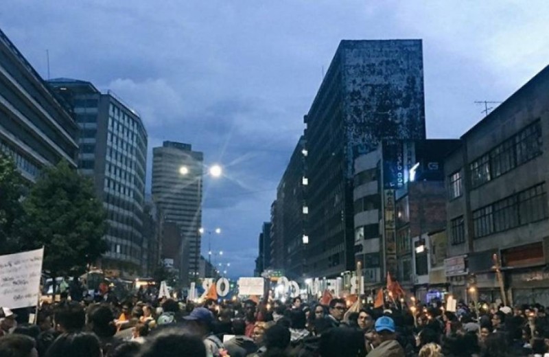 Bloqueos por multitudinaria manifestación en apoyo a la revocatoria del Alcalde de Bogotá
