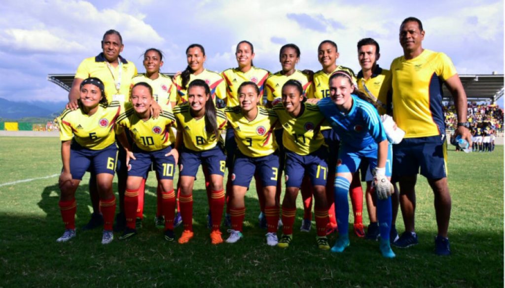 Selección Colombia Femenina medalla de Oro en Juegos Bolivarianos, foto vía El Espectador - Radio Universitaria URepublicanaRadio