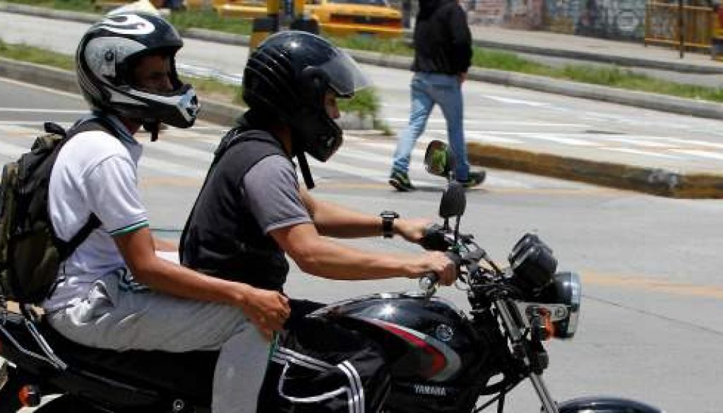 motociclista parrillero Bogotá prohibición, foto vía web El Colombiano